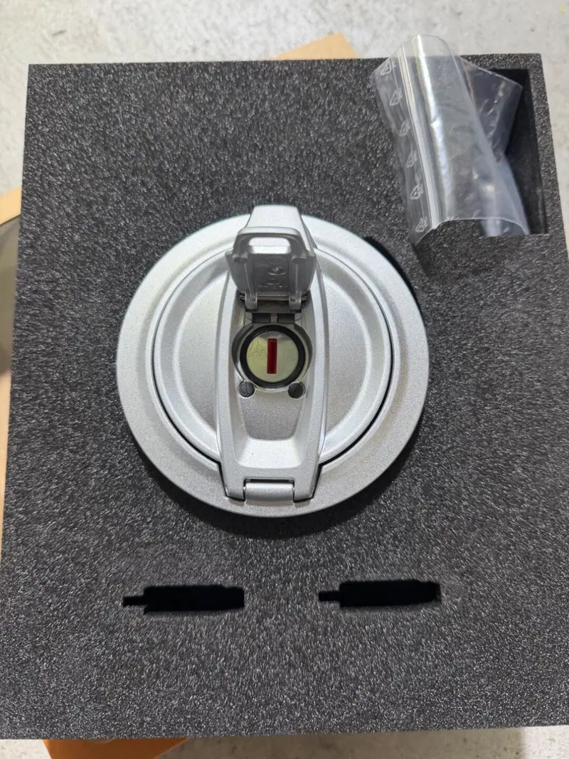 Ducati Scrambler tappo benzina (2)