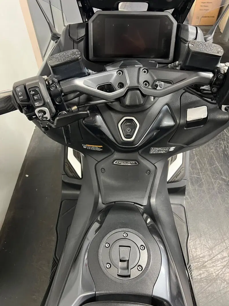 Yamaha T-Max 560 Tech Max (2022 - 24) (8)