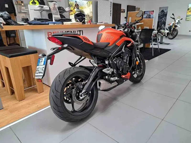 Triumph Street Triple 765 R (2023 - 26) (2)