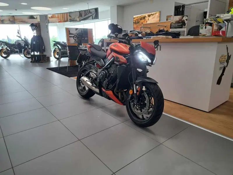 Triumph Street Triple 765 R (2023 - 26) (3)