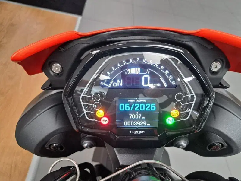 Triumph Street Triple 765 R (2023 - 26) (7)