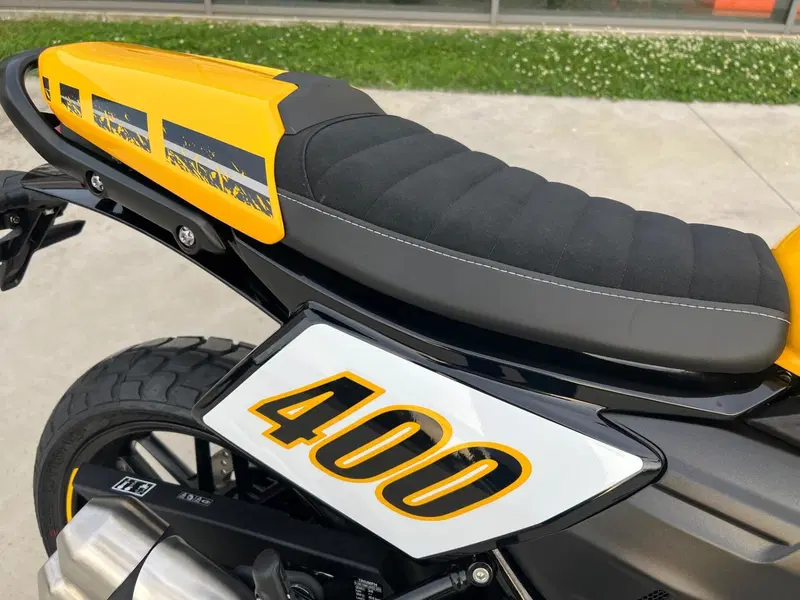 Triumph Tracker 400 (2026) (2)