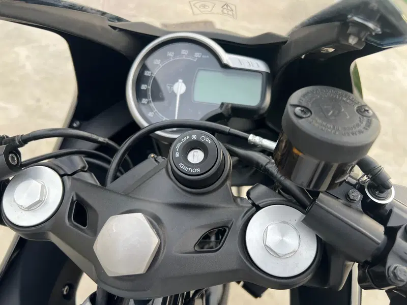 Triumph Thruxton 400 (2026) (6)