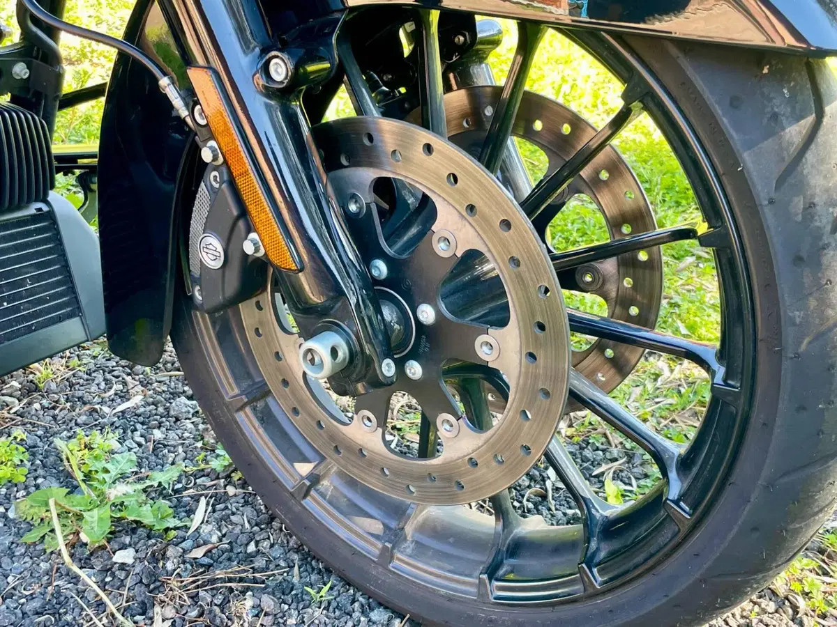 Harley-Davidson 107 Street Glide Special (2017 - 19) - FLHXS (4)