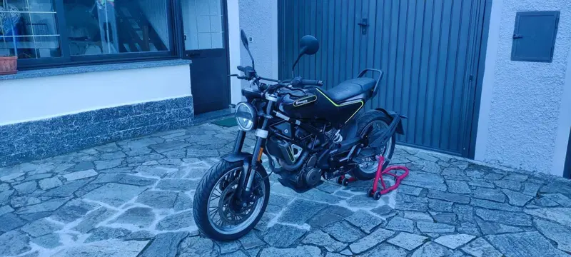 Husqvarna Svartpilen 401 (2018 - 19) (3)