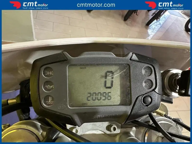 Husqvarna SM 125 (2010 - 12) (5)