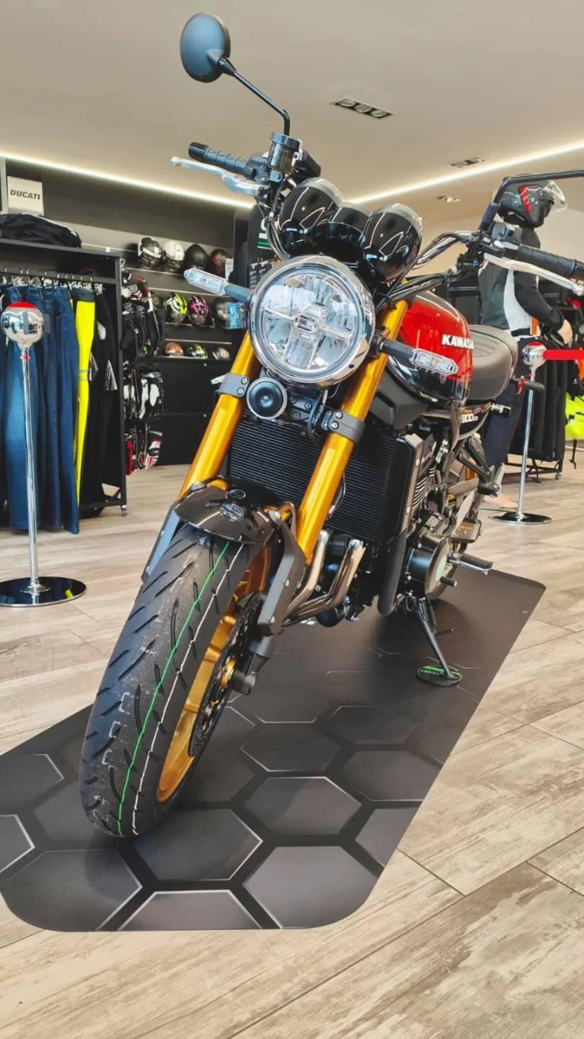 Kawasaki Z 900 RS SE (2026) (3)
