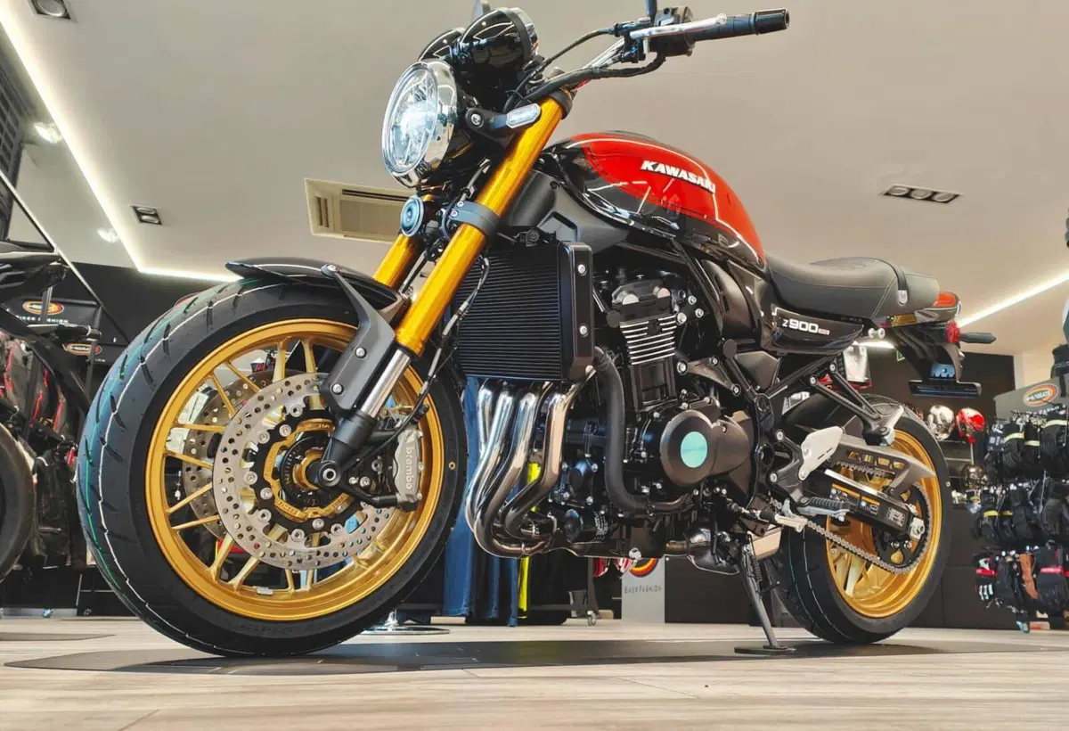 Kawasaki Z 900 RS SE (2026) (6)
