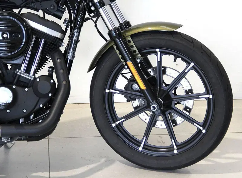 Harley-Davidson 883 Iron (2014 - 16) - XL 883N (2)