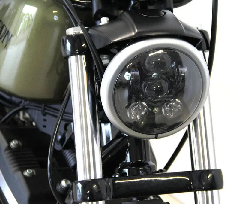 Harley-Davidson 883 Iron (2014 - 16) - XL 883N (4)