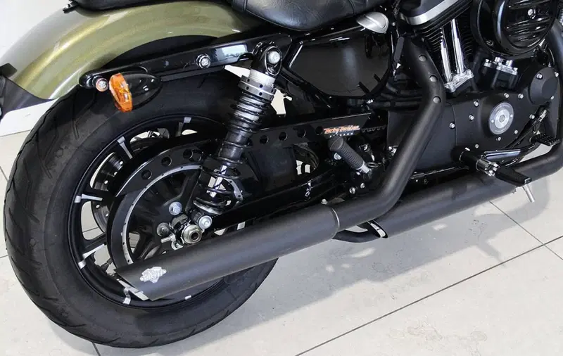 Harley-Davidson 883 Iron (2014 - 16) - XL 883N (6)