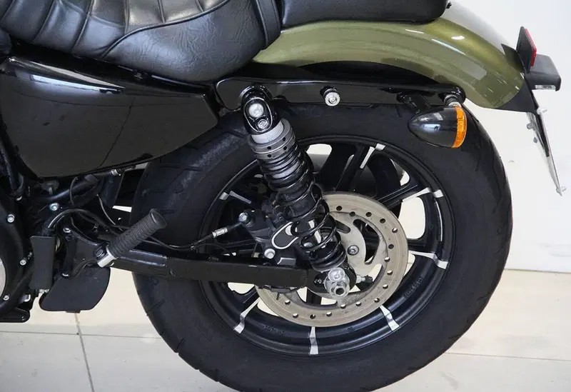 Harley-Davidson 883 Iron (2014 - 16) - XL 883N (13)
