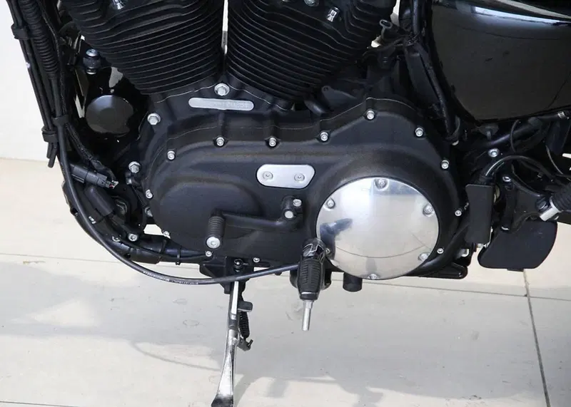 Harley-Davidson 883 Iron (2014 - 16) - XL 883N (15)