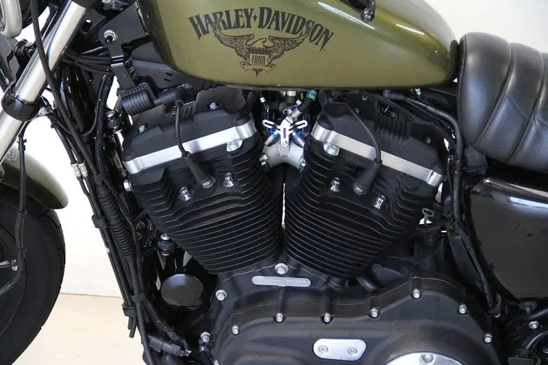 Harley-Davidson 883 Iron (2014 - 16) - XL 883N (16)