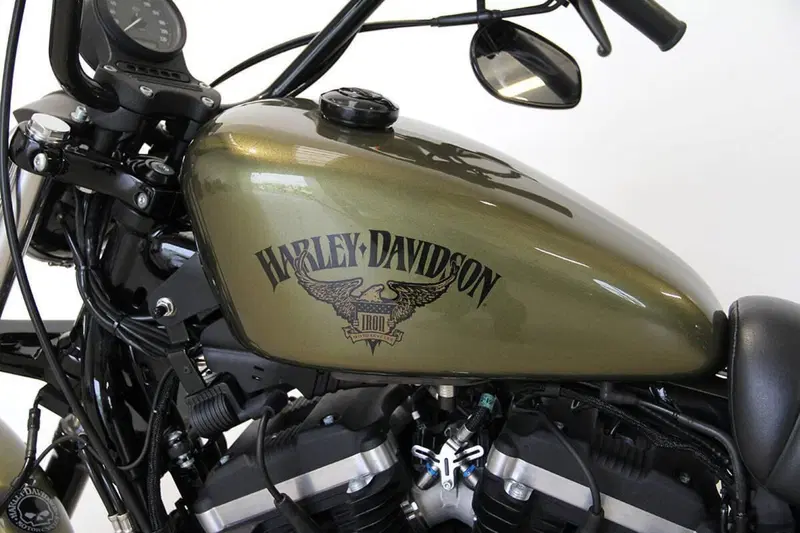 Harley-Davidson 883 Iron (2014 - 16) - XL 883N (18)
