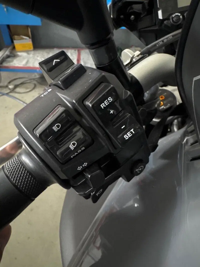 Yamaha MT-10 ABS (2016 - 17) (9)