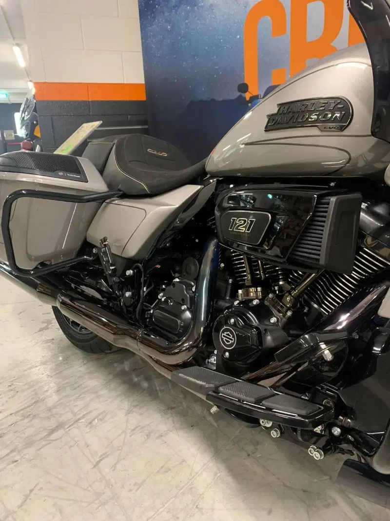Harley-Davidson CVO Road Glide (2023) (6)