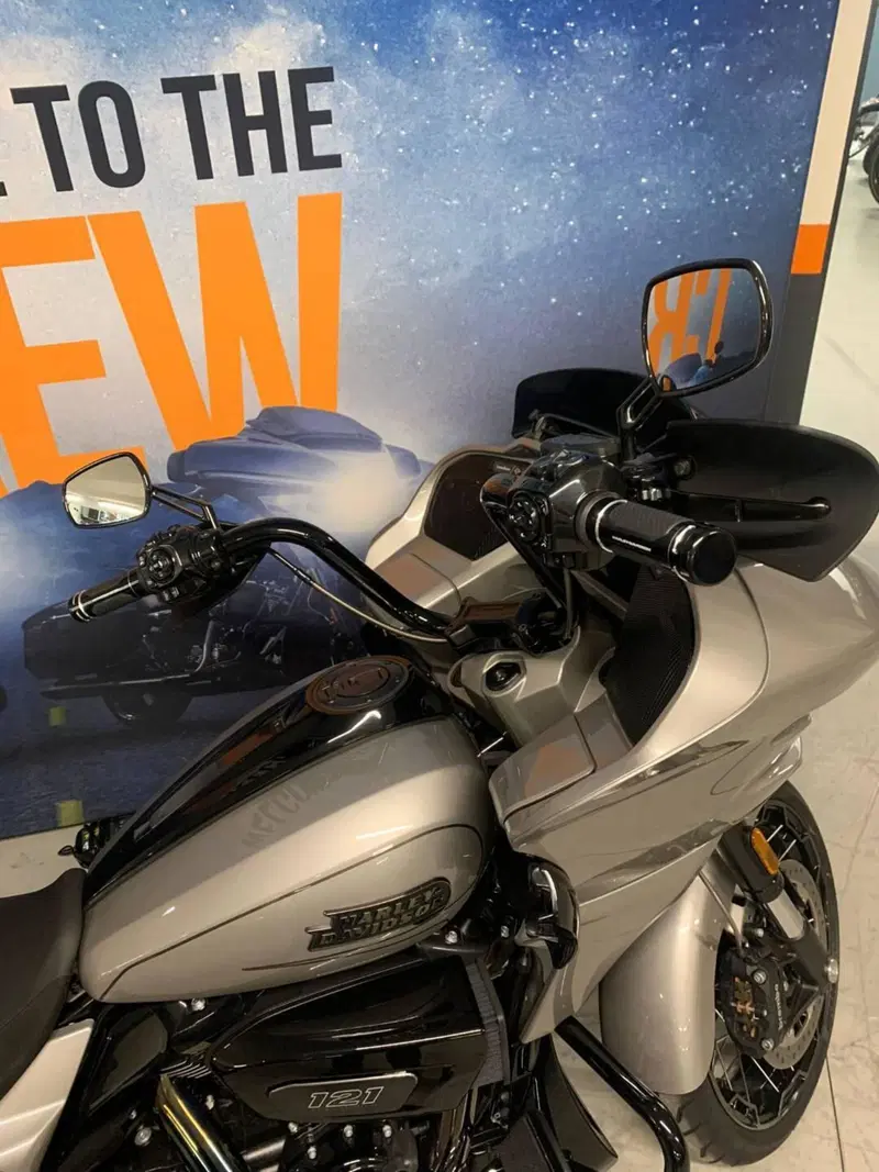 Harley-Davidson CVO Road Glide (2023) (9)