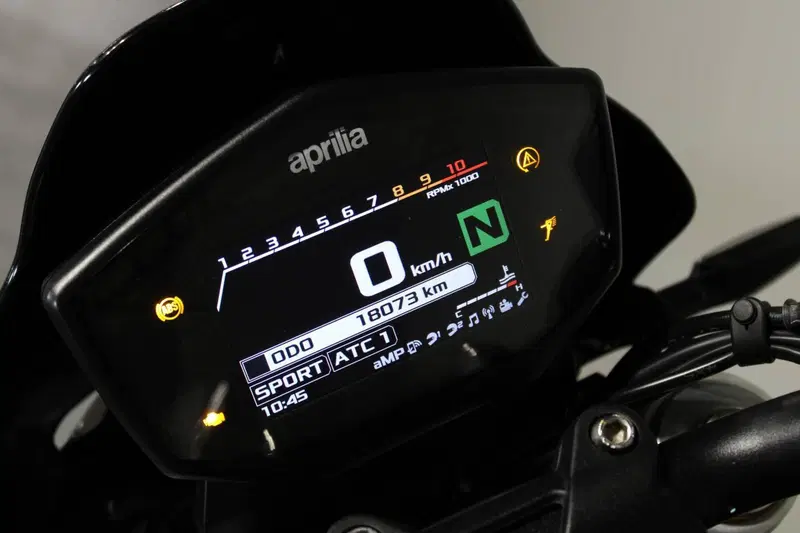 Aprilia Dorsoduro 900 (2017 - 20) (6)