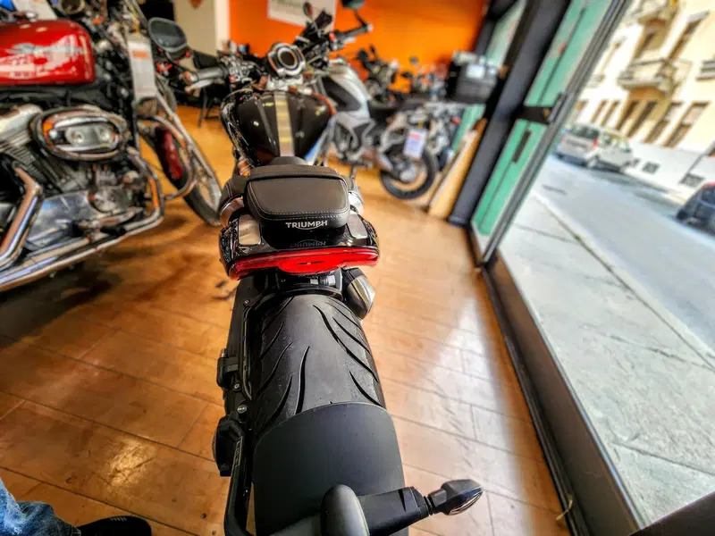 Triumph Rocket 3 R (2021 - 24) (4)