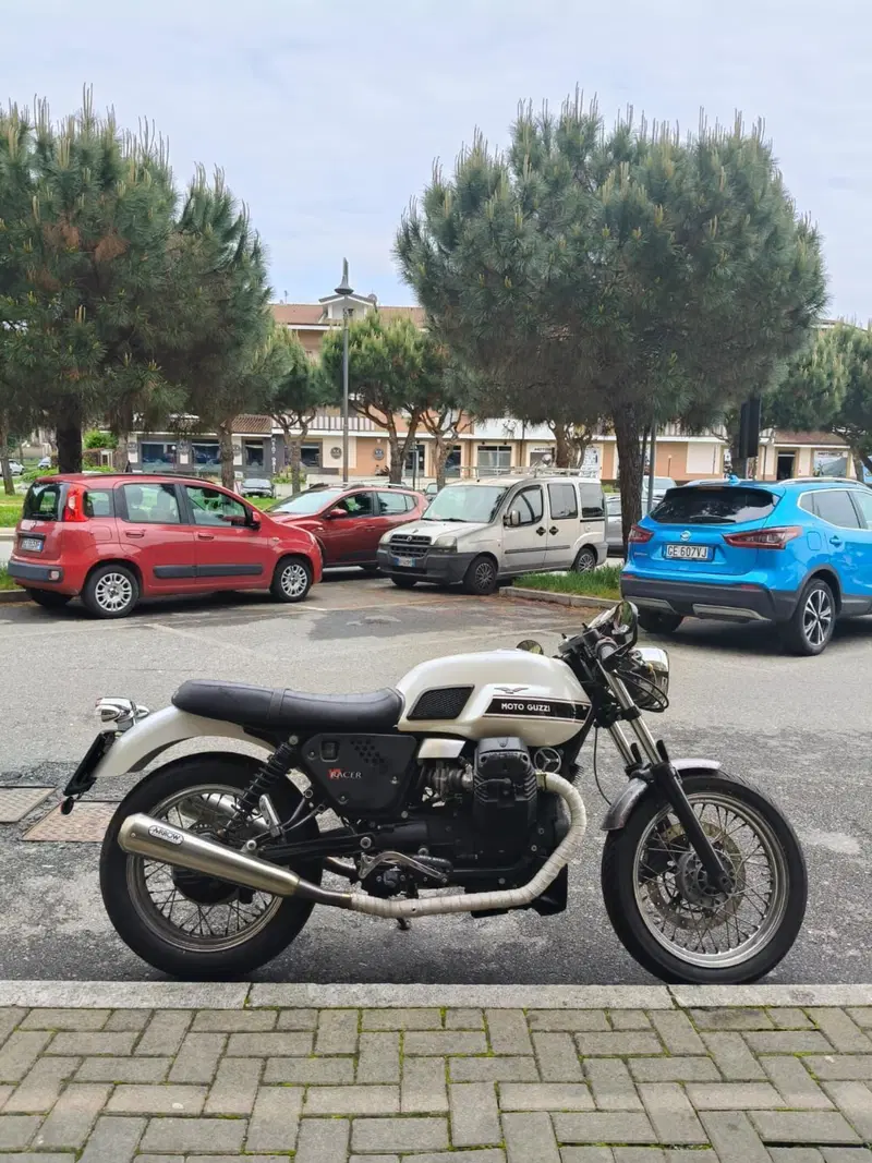 Moto Guzzi V7 Classic (2008 - 12) (2)
