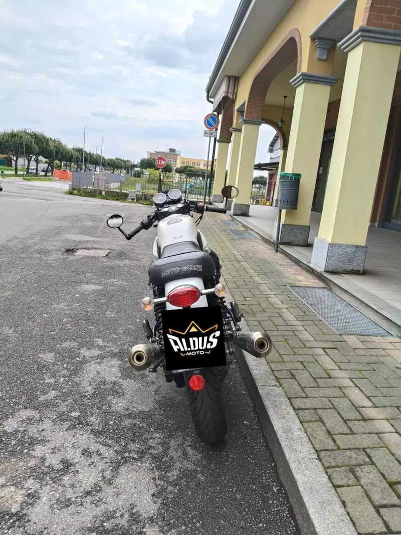 Moto Guzzi V7 Classic (2008 - 12) (3)