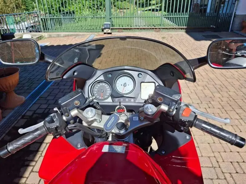 Honda VFR 800 (1998 - 01) (3)