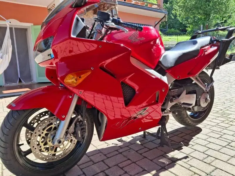 Honda VFR 800 (1998 - 01) (7)
