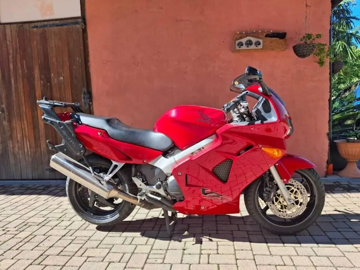 Honda VFR 800 (1998 - 01) (8)