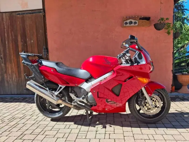 Honda VFR 800 (1998 - 01) (8)