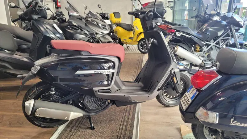 Velocifero Tennis 125 (2025 - 26) (2)