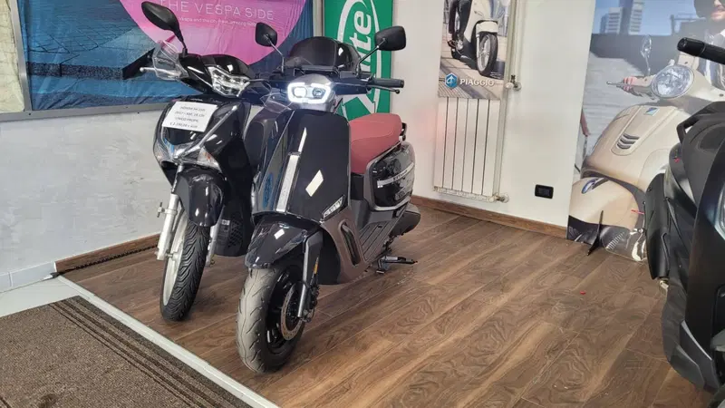 Velocifero Tennis 125 (2025 - 26) (3)