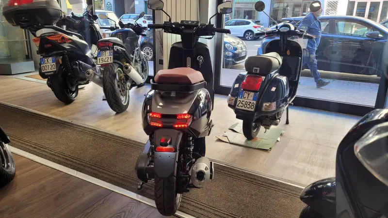 Velocifero Tennis 125 (2025 - 26) (4)