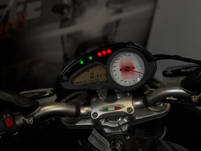 MV Agusta Brutale 910 R (2006 - 11) (13)