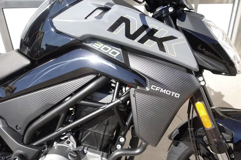 CFMOTO 300NK (2021 - 26) (4)