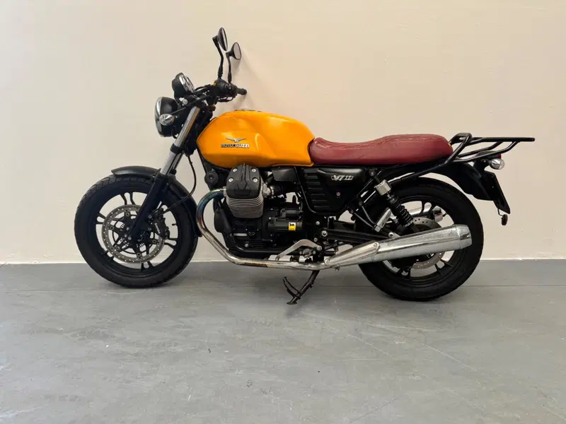 Moto Guzzi V7 II Stone (2015 - 17)