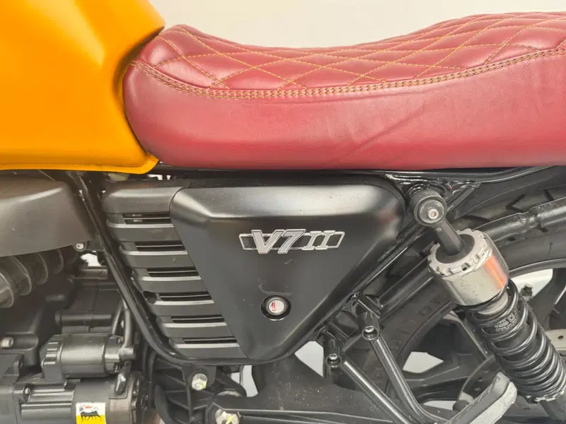 Moto Guzzi V7 II Stone (2015 - 17) (3)