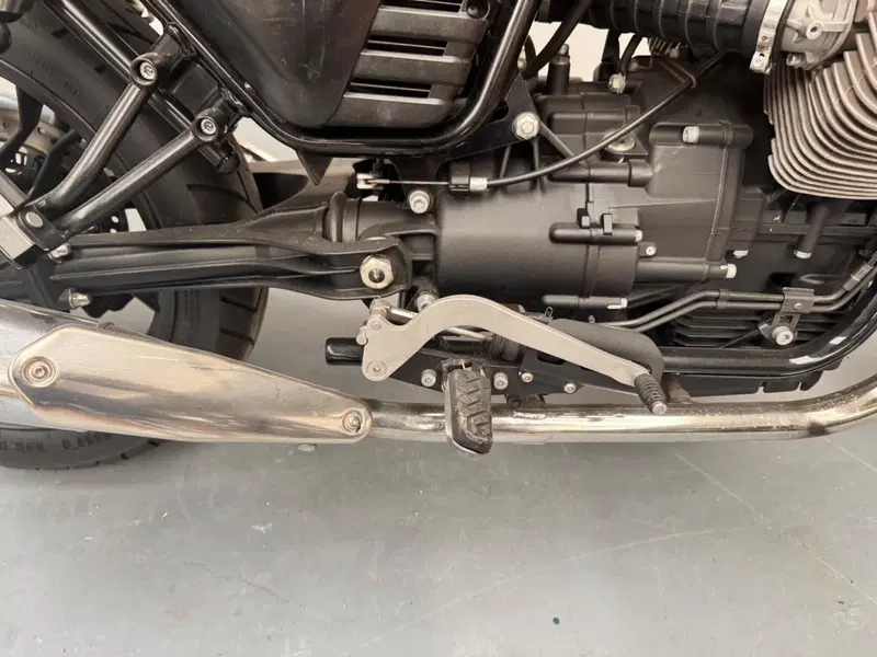 Moto Guzzi V7 II Stone (2015 - 17) (5)