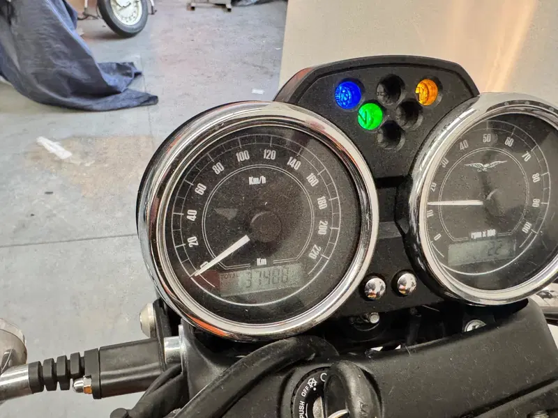 Moto Guzzi V7 II Stone (2015 - 17) (8)