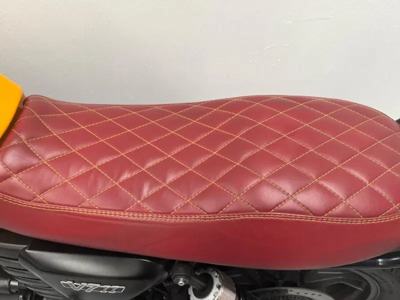 Moto Guzzi V7 II Stone (2015 - 17) (9)
