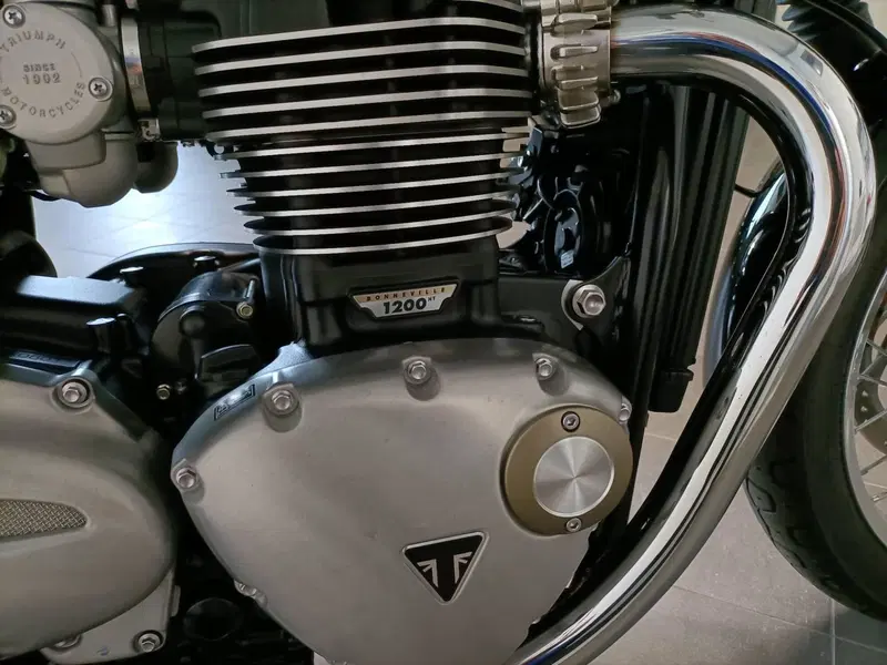 Triumph Bonneville T120 (2021 - 25) (8)