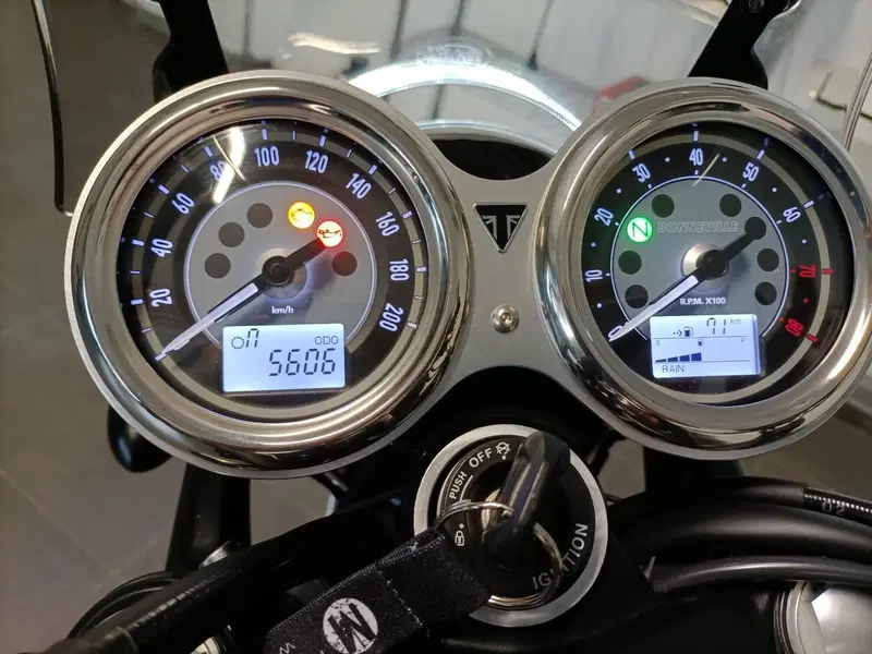 Triumph Bonneville T120 (2021 - 25) (13)