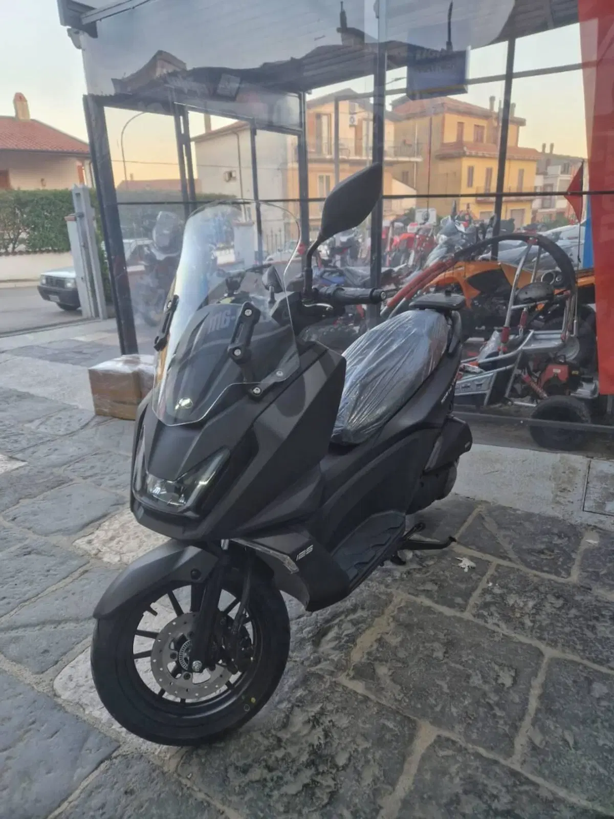 Kymco Skytown 125i (2024 - 26) (7)