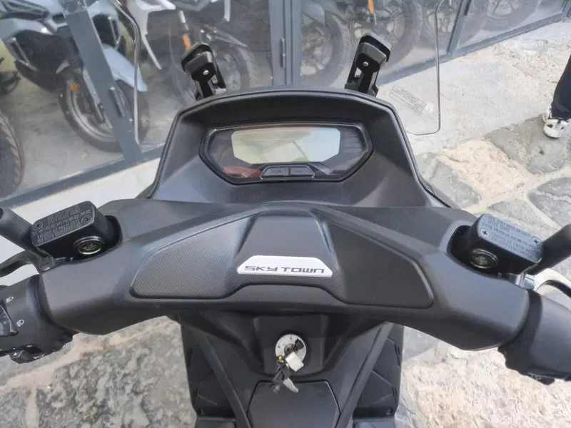 Kymco Skytown 125i (2024 - 26) (9)