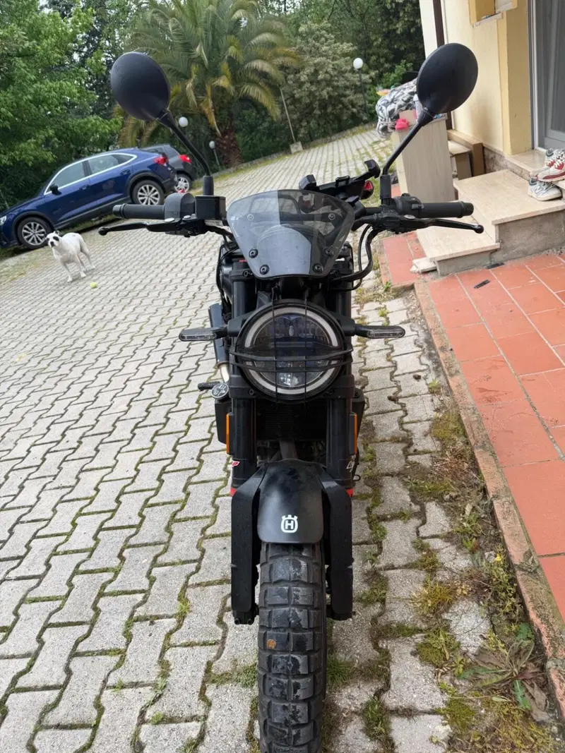 Husqvarna Svartpilen 401 (2021 - 23) (2)