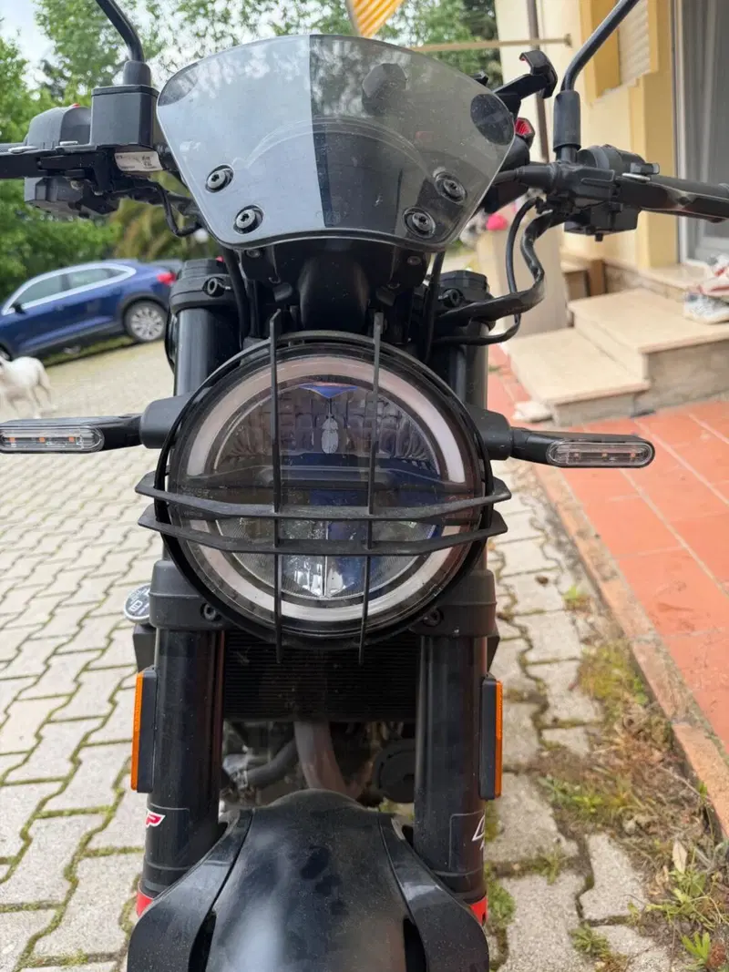 Husqvarna Svartpilen 401 (2021 - 23) (4)
