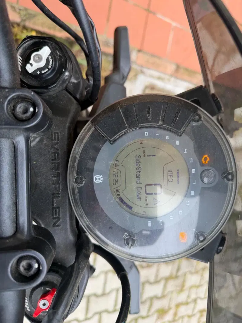 Husqvarna Svartpilen 401 (2021 - 23) (5)