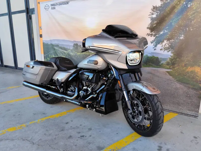 Harley-Davidson CVO Street Glide (2023) (2)