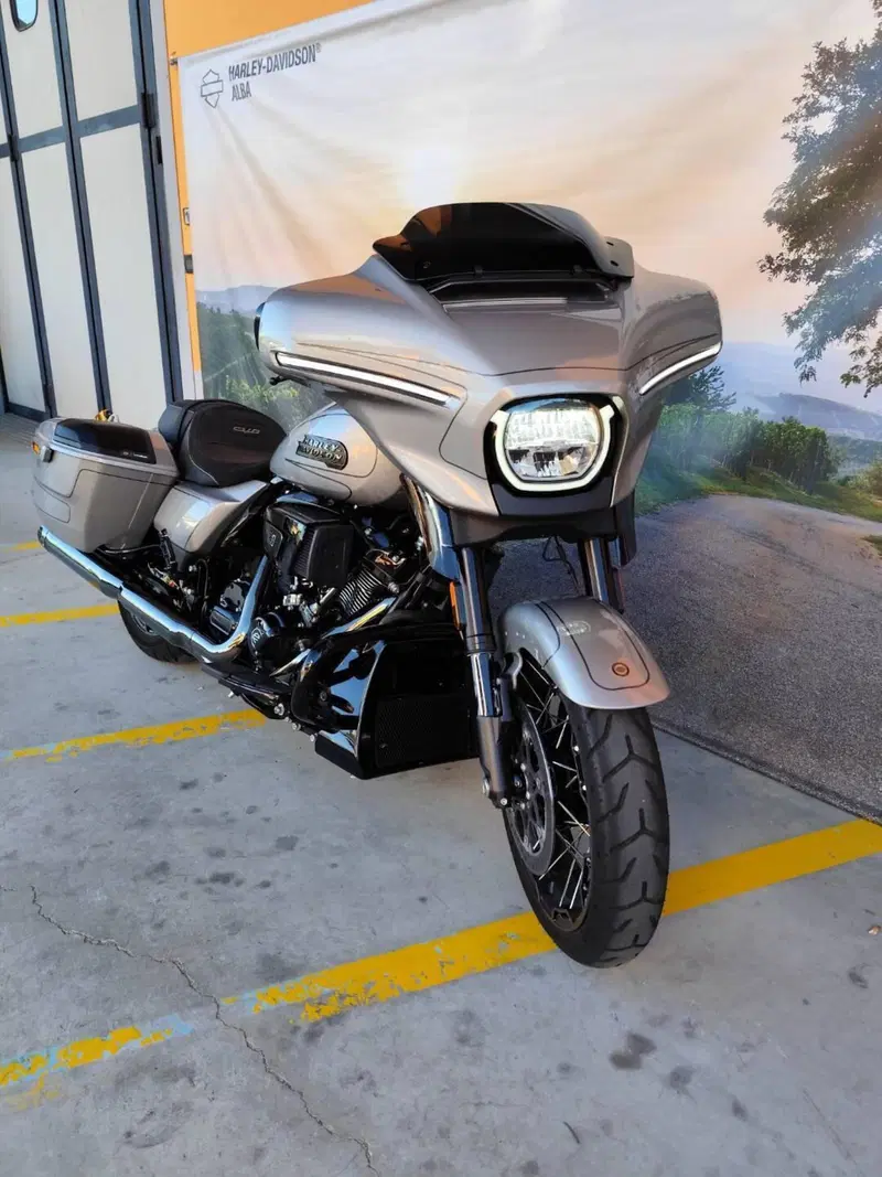 Harley-Davidson CVO Street Glide (2023) (3)