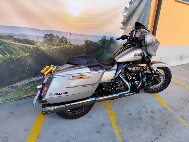 Harley-Davidson CVO Street Glide (2023) (4)